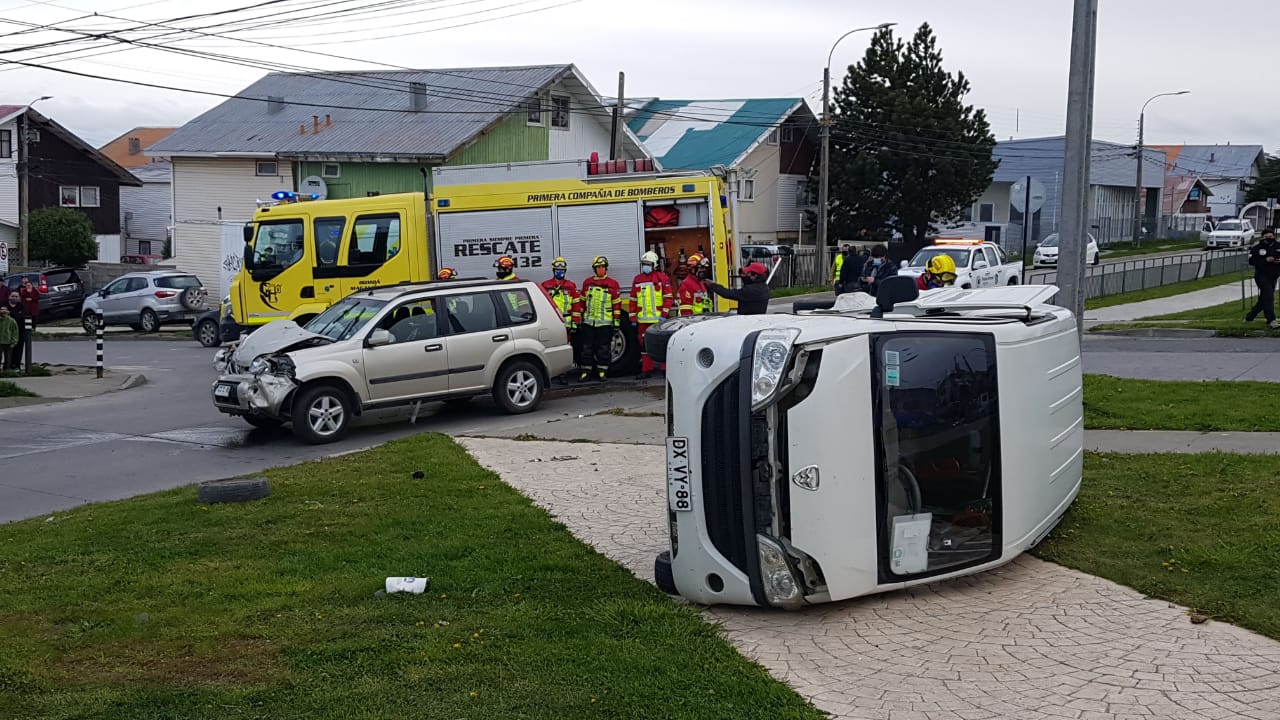 UN HERIDO EN CHOQUE CON VOLCAMIENTO EN EL SECTOR DE AVENIDA ESPAÑA CON ...