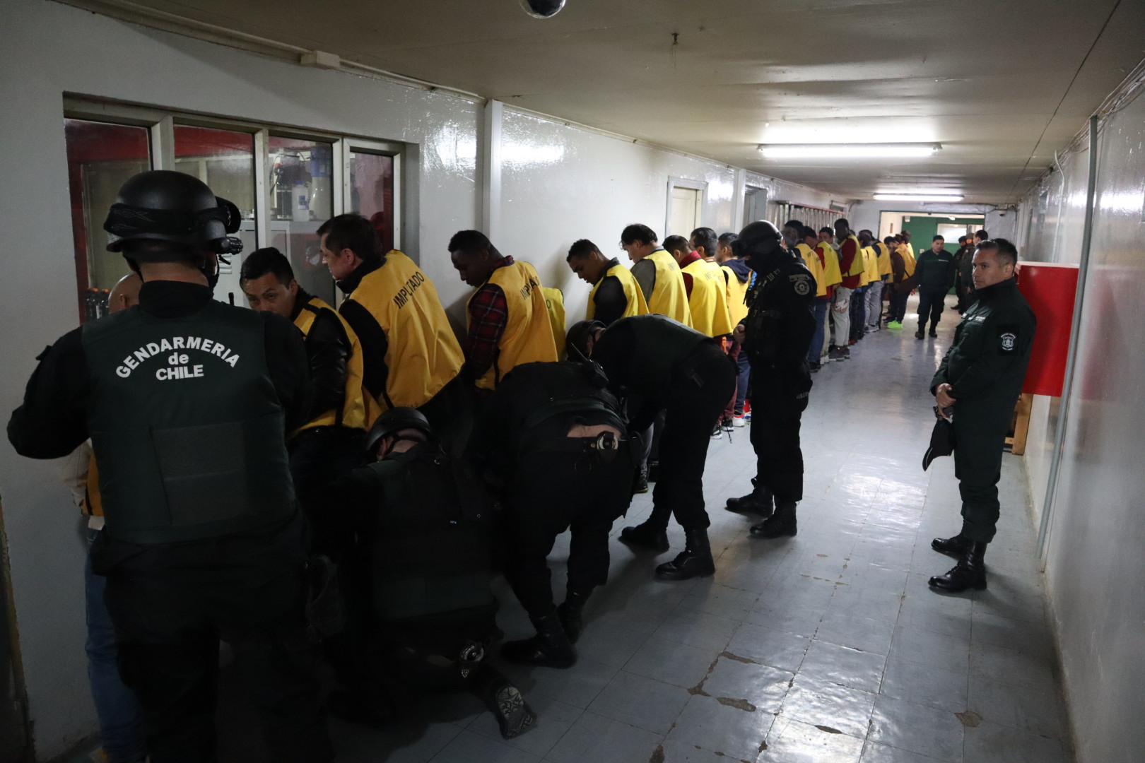 36 INTERNOS VIAJARON DESDE PUNTA ARENAS DE RETORNO A LA CÁRCEL DE ...
