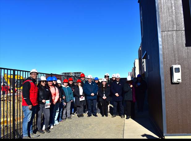 Familias conocieron la vivienda piloto de sus futuros hogares en Puerto Natales.